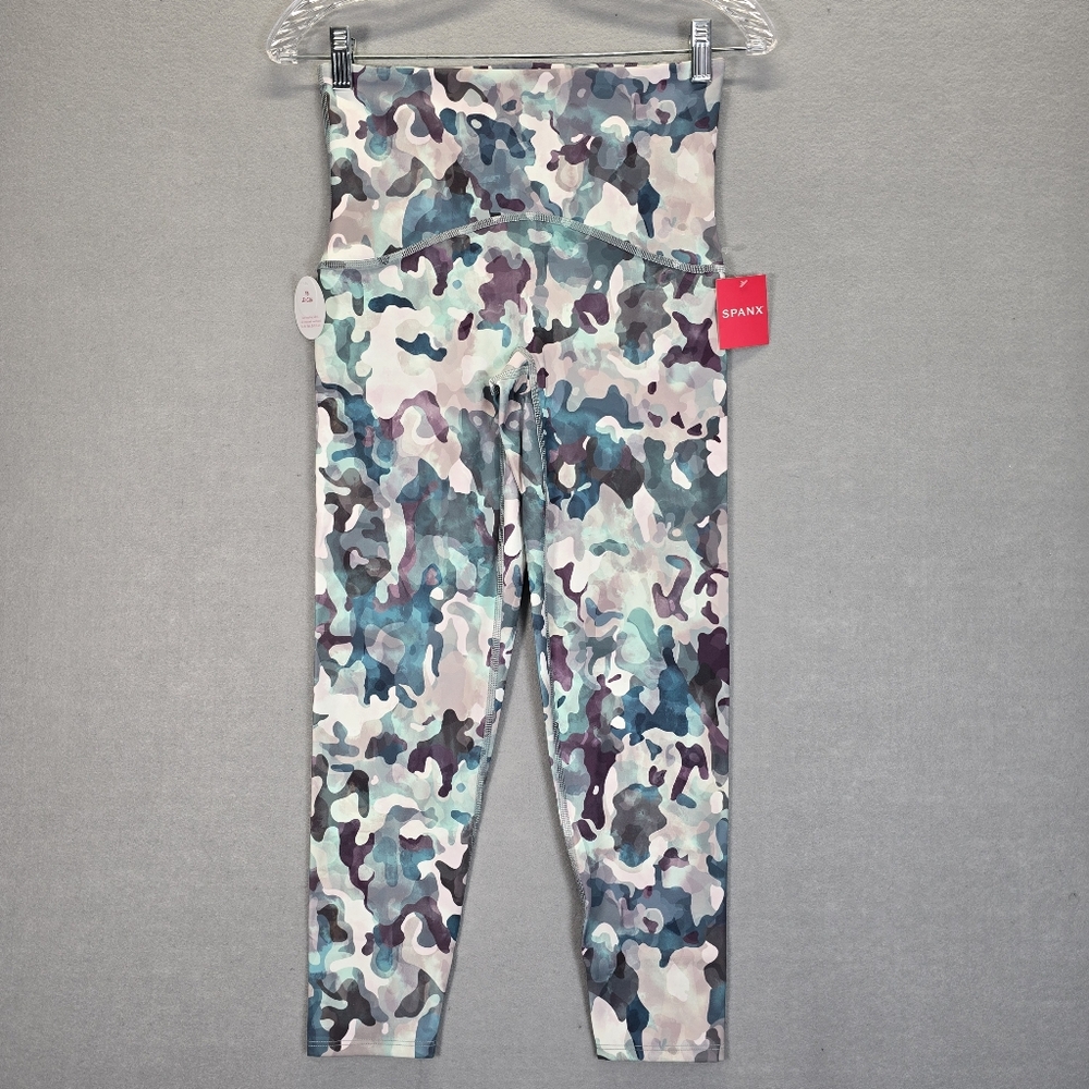 Spanx Booty Boost Women Size Medium Active Printed 7/8 Leggings Painted Camo